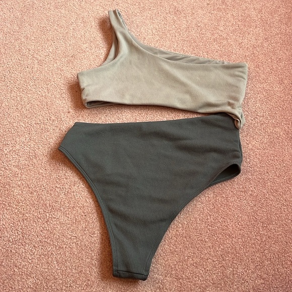 Gray Two Toned One Piece Swimsuit SHEIN Size Large - Picture 5 of 6